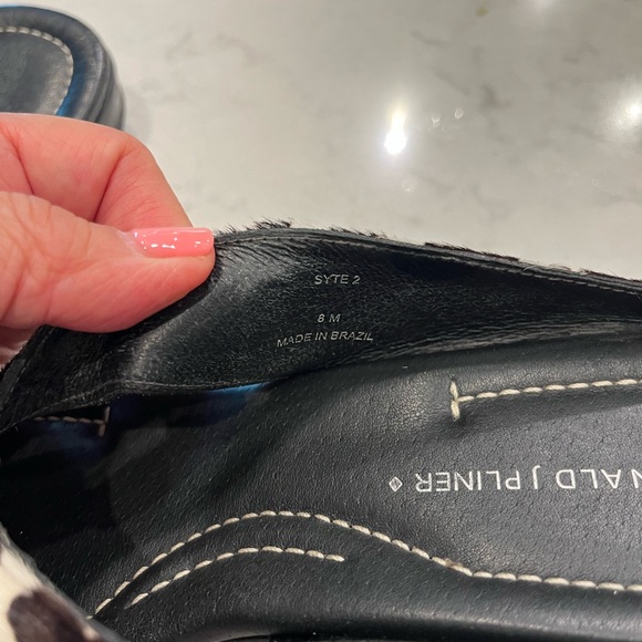 DONALD J PLINER REAL LEATHER SIZE 8M gently worn. Black and white sandals - Picture 5 of 5